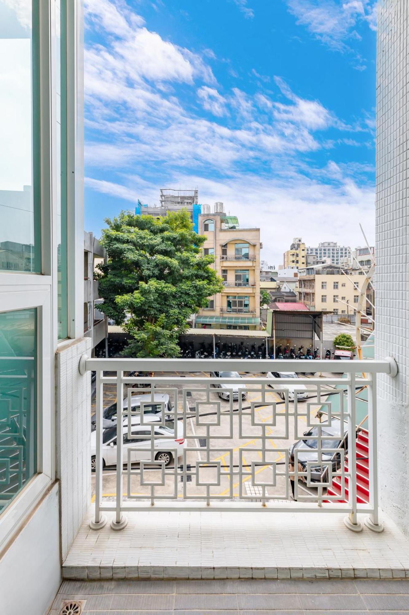 Hotel 32小巷弄 Tainan Exterior foto