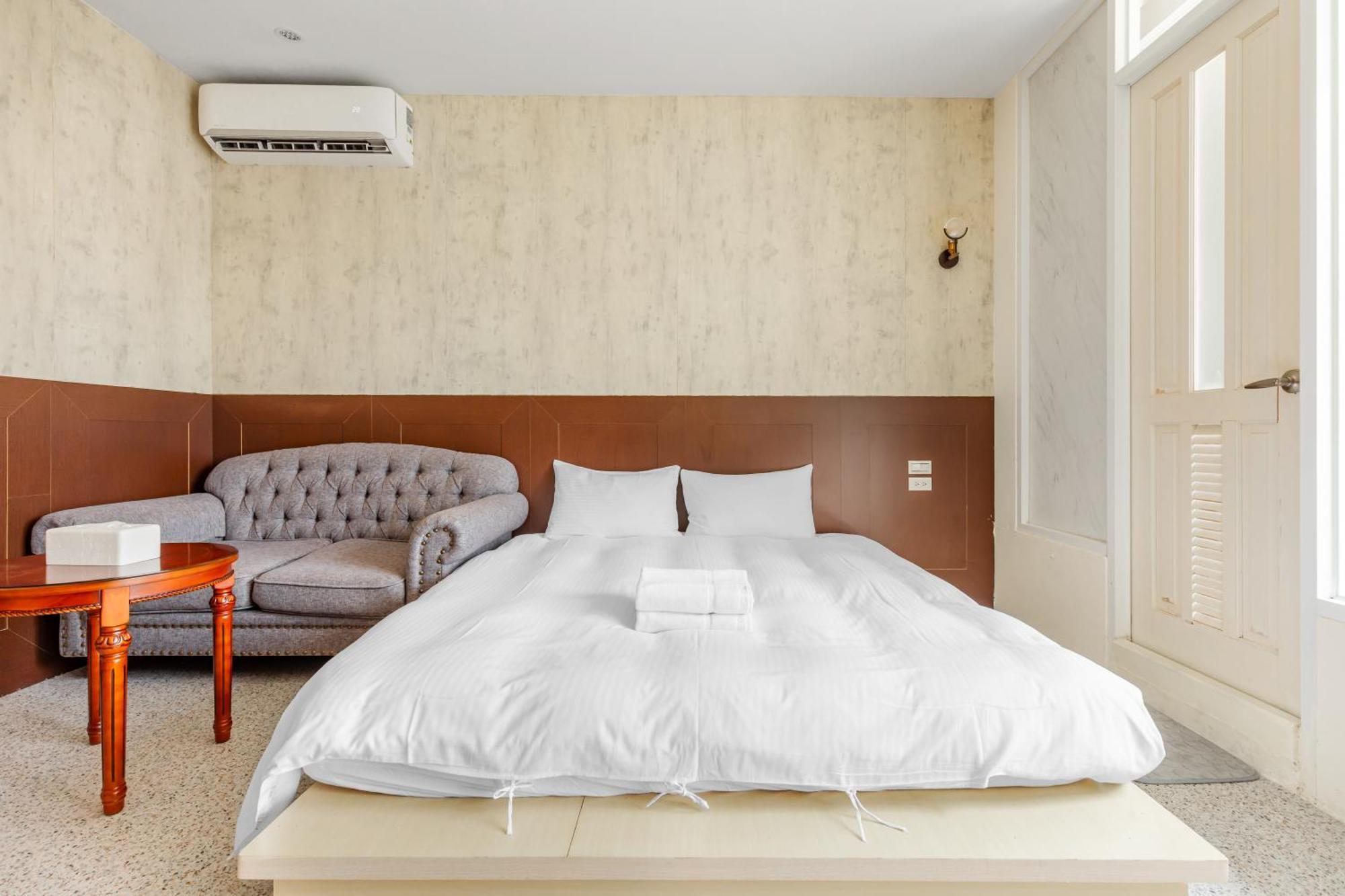 Hotel 32小巷弄 Tainan Exterior foto