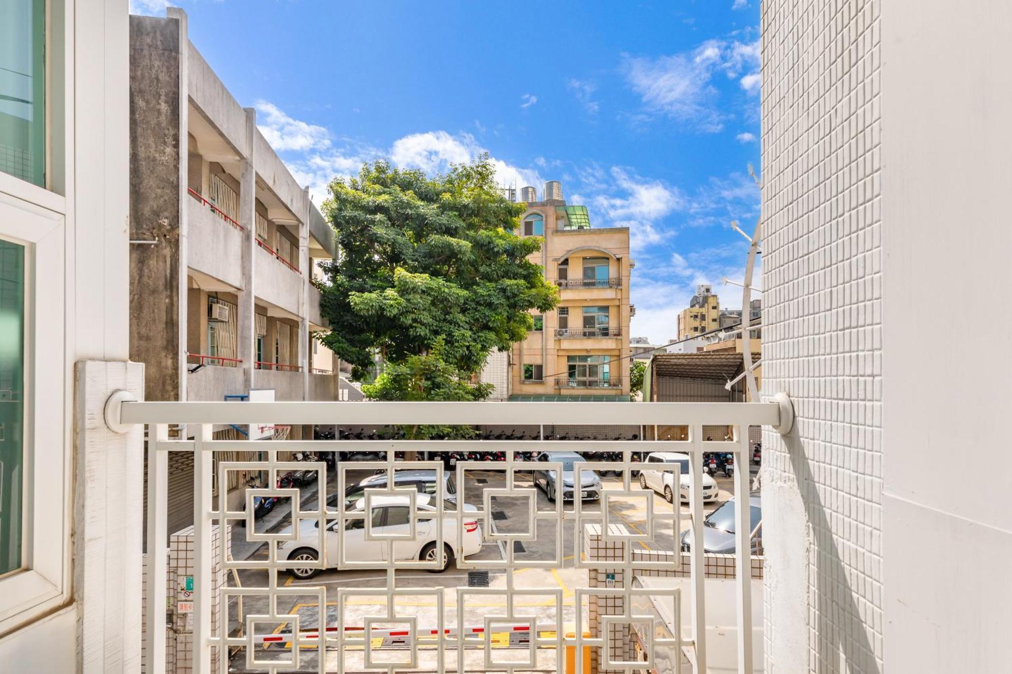 Hotel 32小巷弄 Tainan Exterior foto